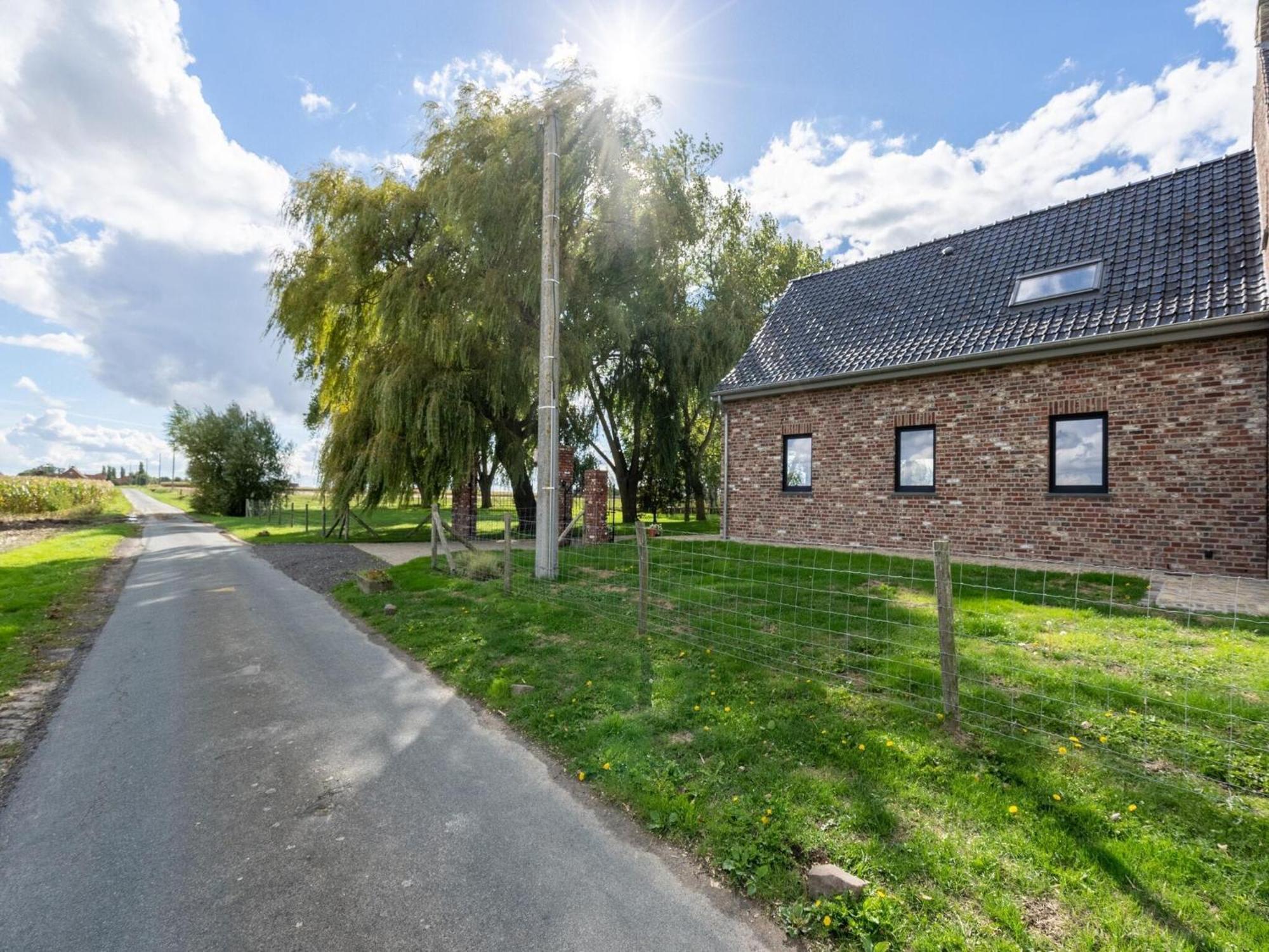 Spacious Holiday Home With Pond In Poperinge Roesbrugge-Haringe Extérieur photo