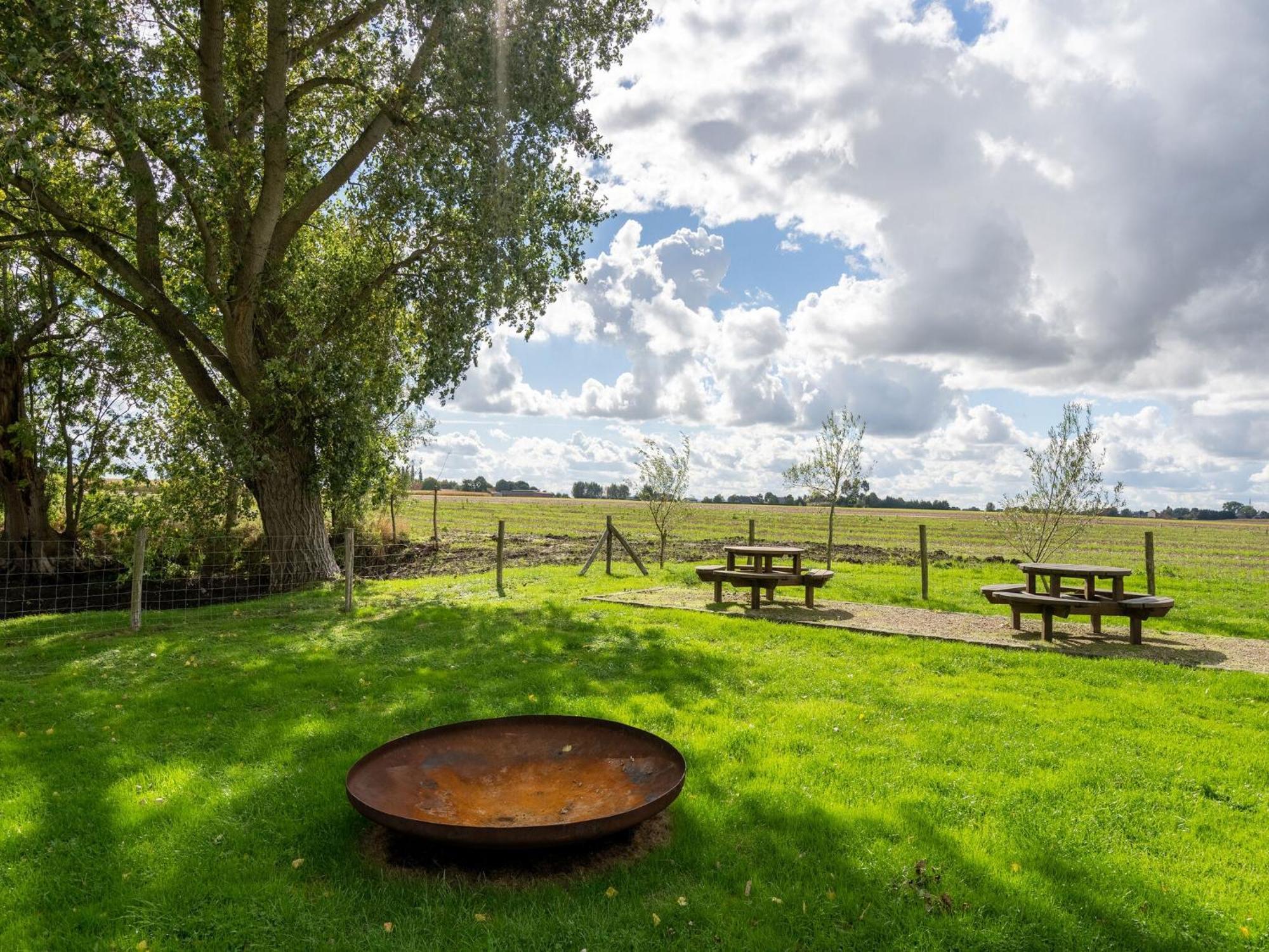 Spacious Holiday Home With Pond In Poperinge Roesbrugge-Haringe Extérieur photo