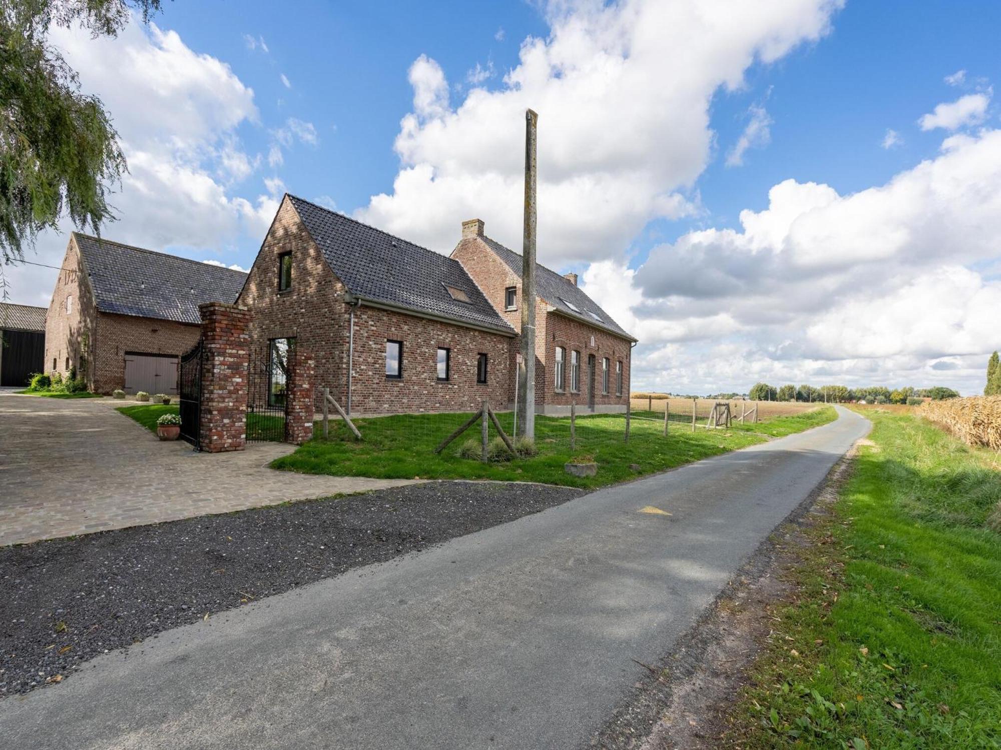 Spacious Holiday Home With Pond In Poperinge Roesbrugge-Haringe Extérieur photo