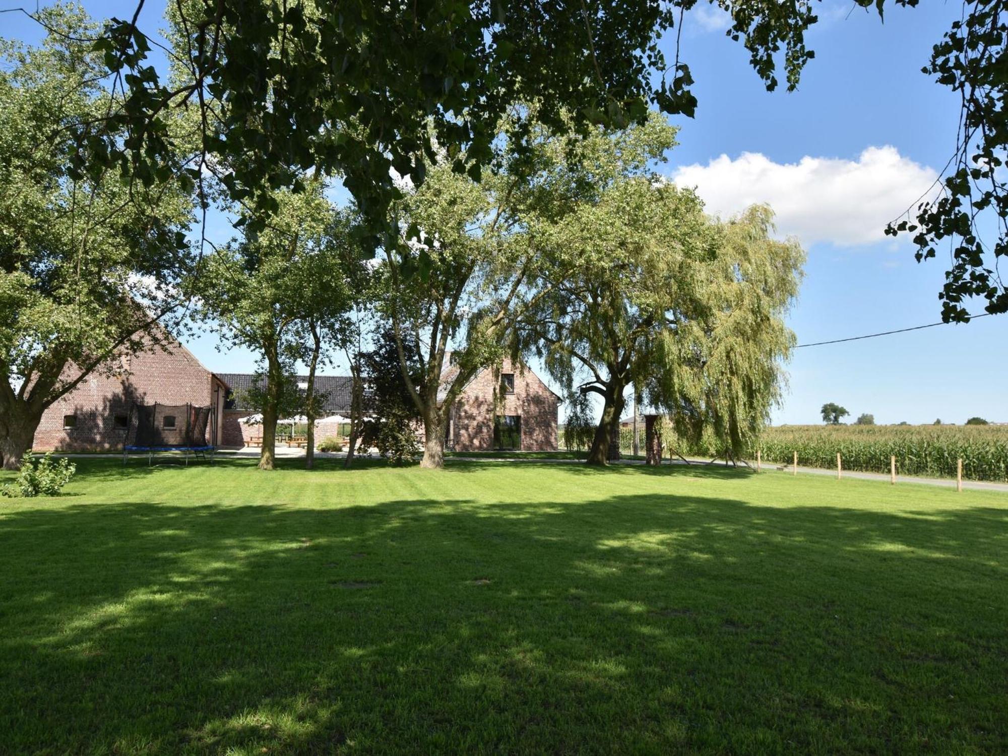 Spacious Holiday Home With Pond In Poperinge Roesbrugge-Haringe Extérieur photo